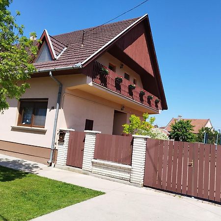 Luna Apartman Gyula Exterior photo