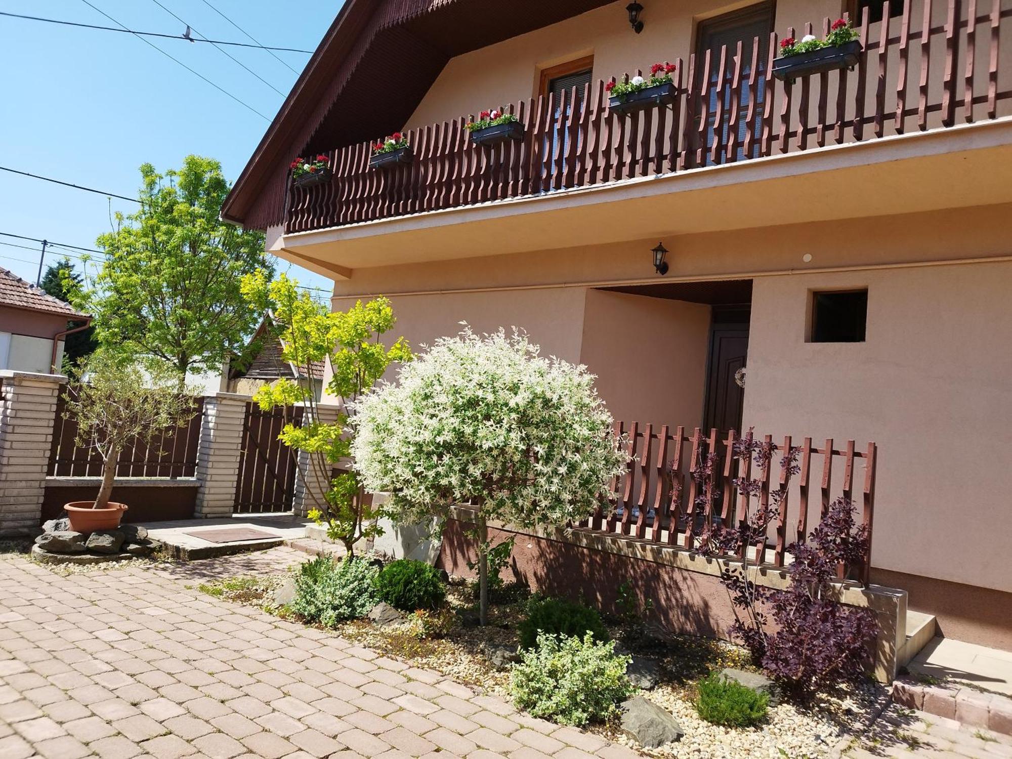 Luna Apartman Gyula Exterior photo